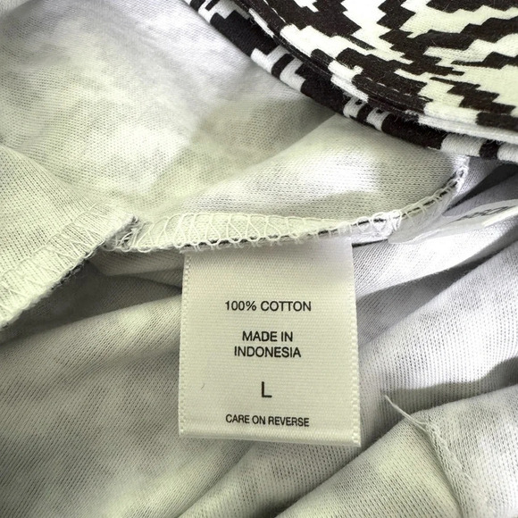 NY & Company L Geometric designed B&W Skort w/belt and side pockets. Flared legs - Picture 9 of 10